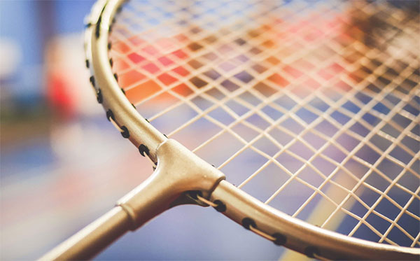 羽毛球線的什么特性讓它彈力更勝一籌？